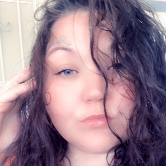 Meet your Posher, Nola - Picture 3 of 9